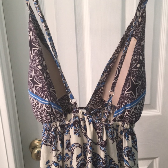 Formal dress - Picture 4 of 4